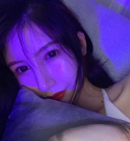 成都大长腿学生妹穿空姐制服诱惑我艹她艹到抽搐不已